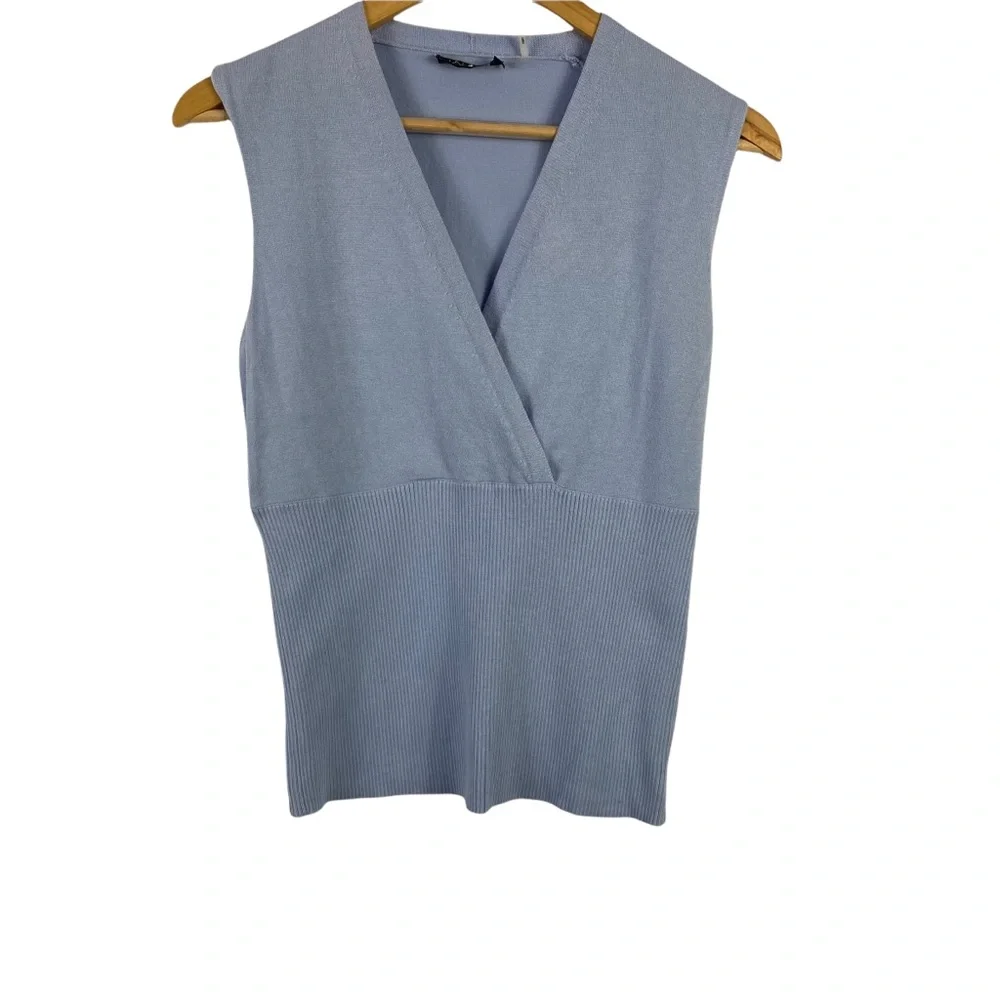 Tahari sleeveless sweater light purple V Neck Top Vest Rayon Medium